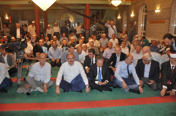 saglik bakani muezzinoglu kozlukebirdeki iftara katildi (14).JPG